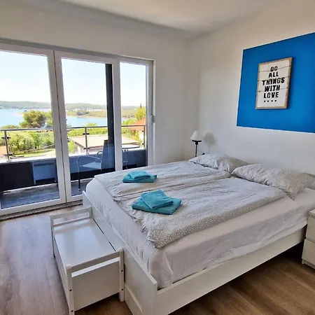 Pura Vida With Sea View Pula