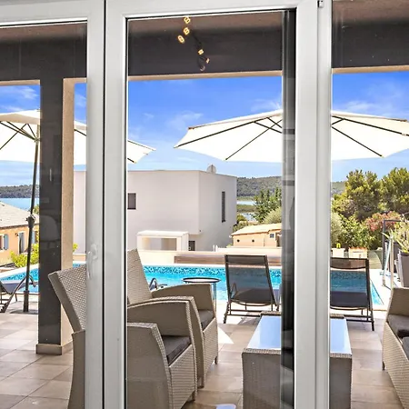 Pura Vida With Sea View Pula