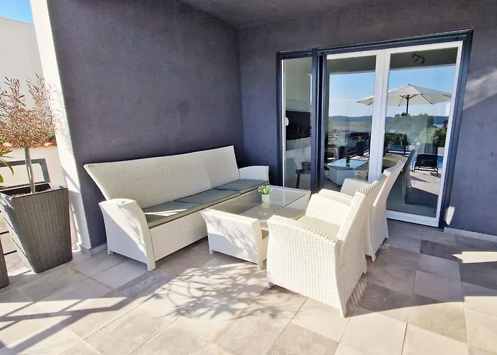 Vila Pura Vida With Sea View Pula